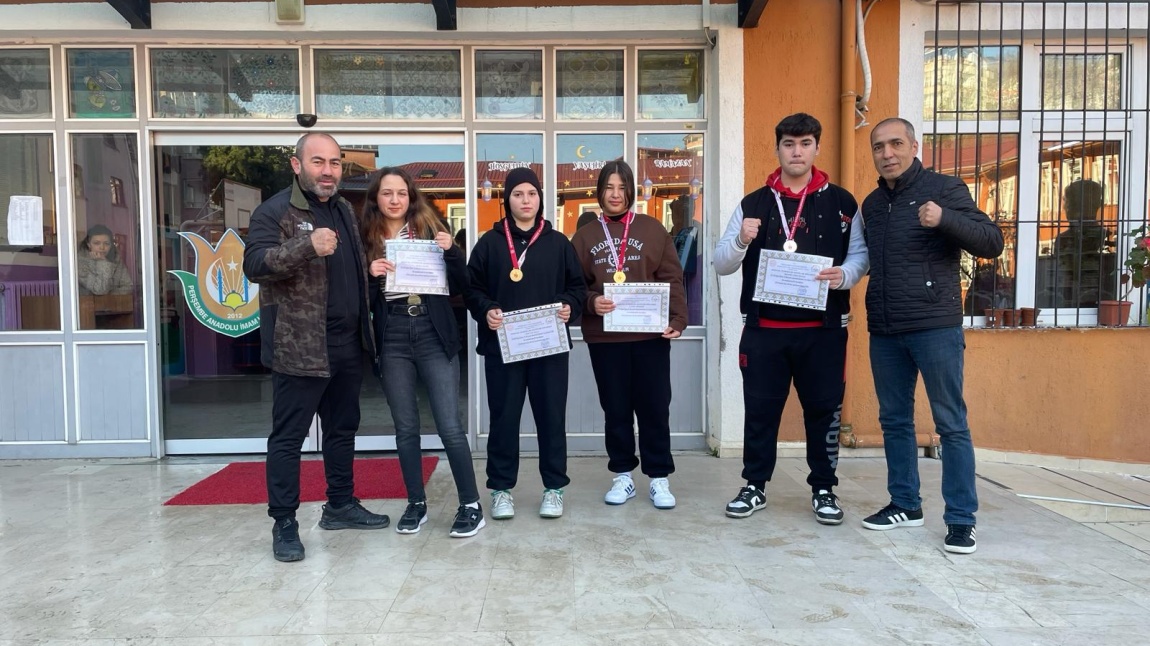 Öğrencilerimiz Genç Milli Boks Müsabakalarında Madalya Kazandılar